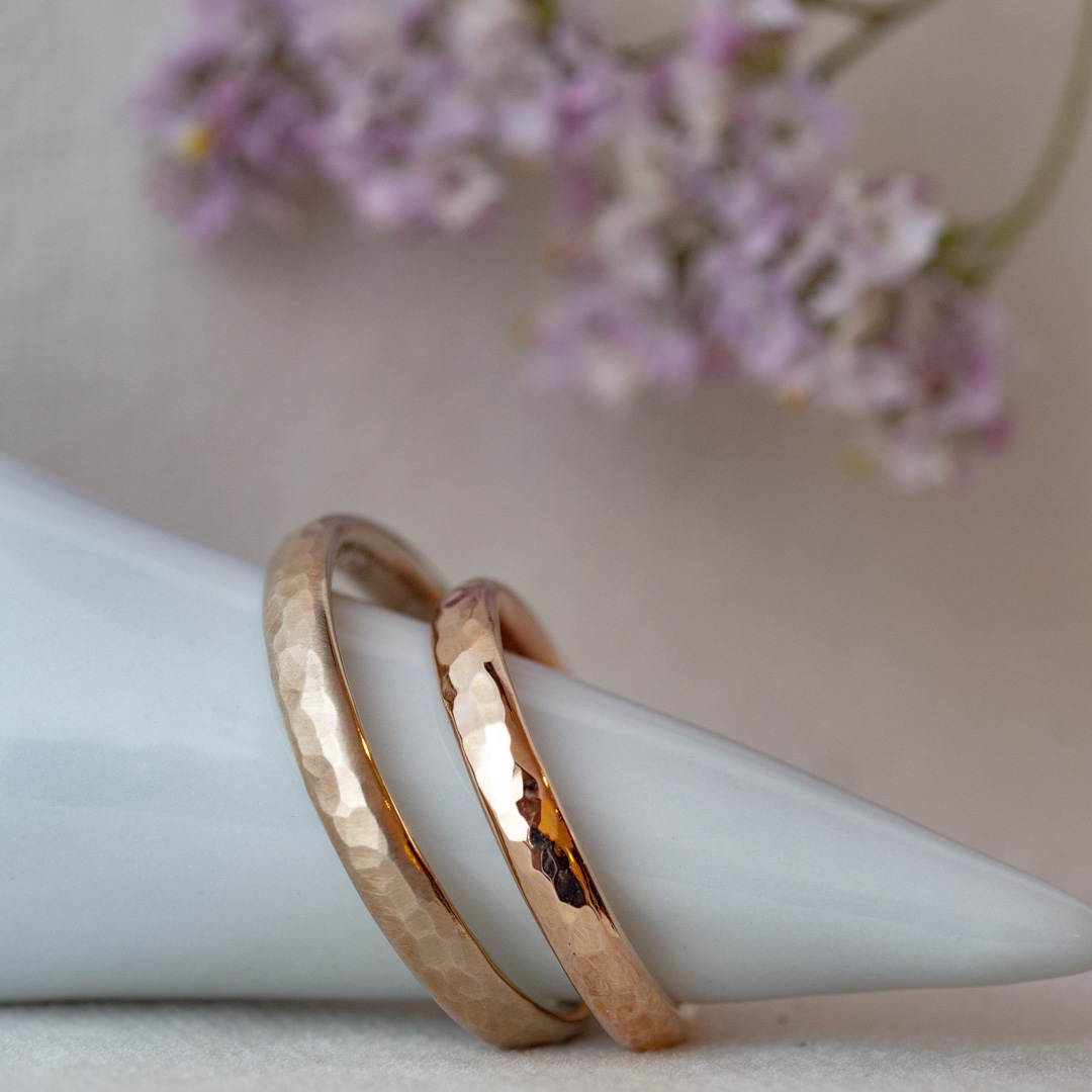 Anillo de compromiso elegante y personalizado